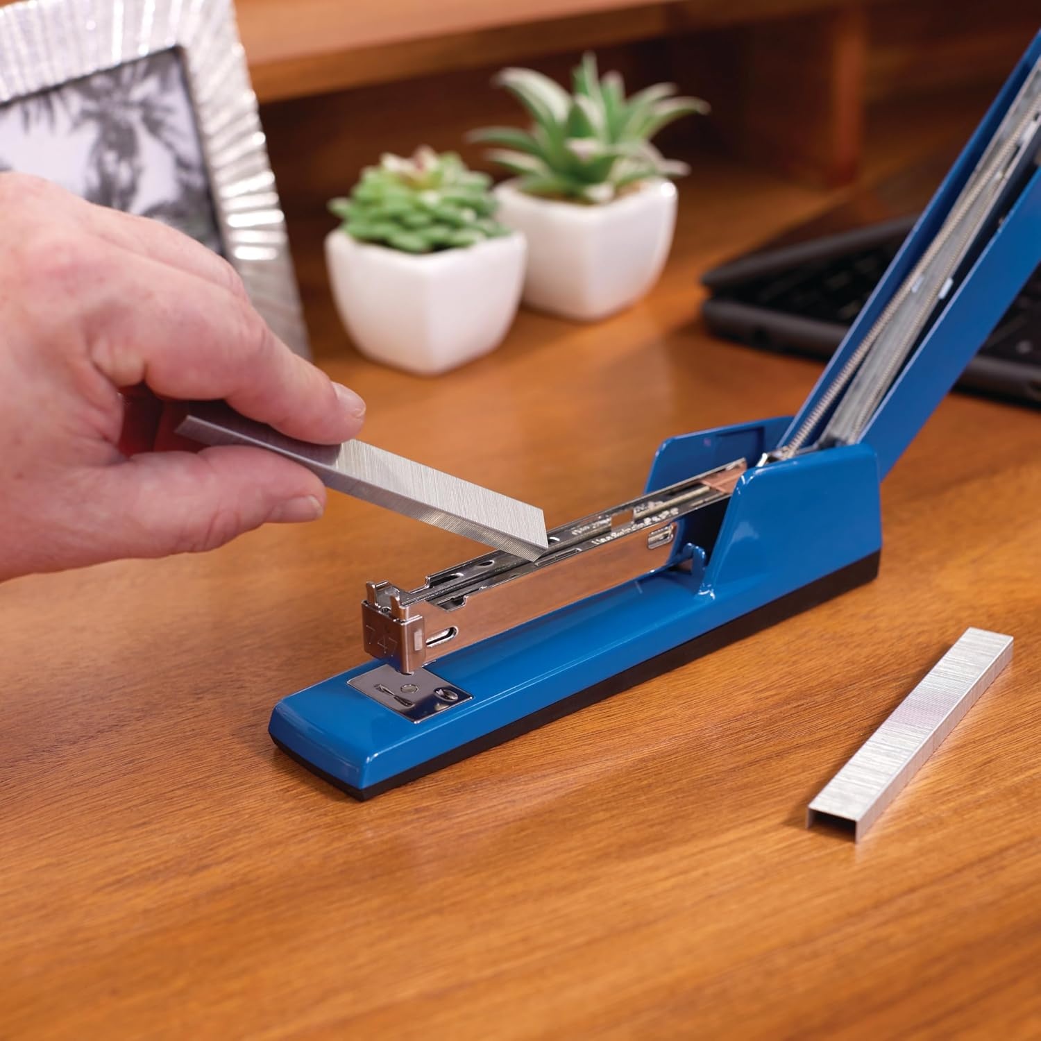 image:imageSwingline 747 Classic Stapler 30 Sheet Capacity Jam Free Metal Black 74701True Blue