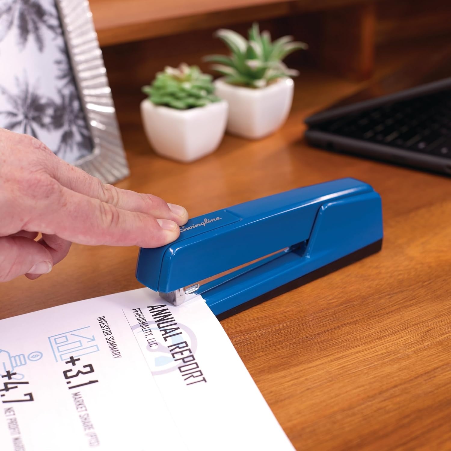 image:imageSwingline 747 Classic Stapler 30 Sheet Capacity Jam Free Metal Black 74701True Blue